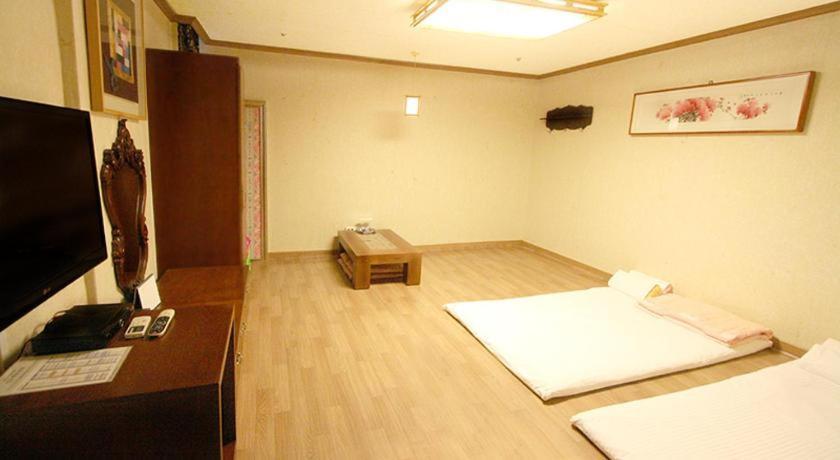 צ'אנגוון Hotel Olympic מראה חיצוני תמונה