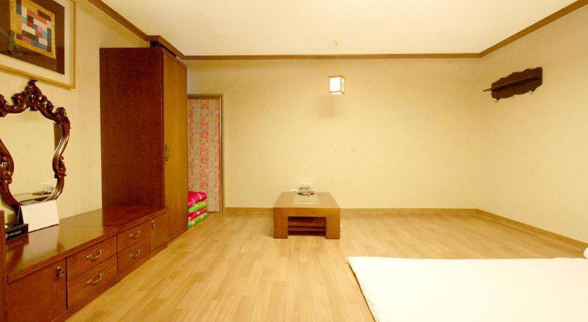 צ'אנגוון Hotel Olympic מראה חיצוני תמונה