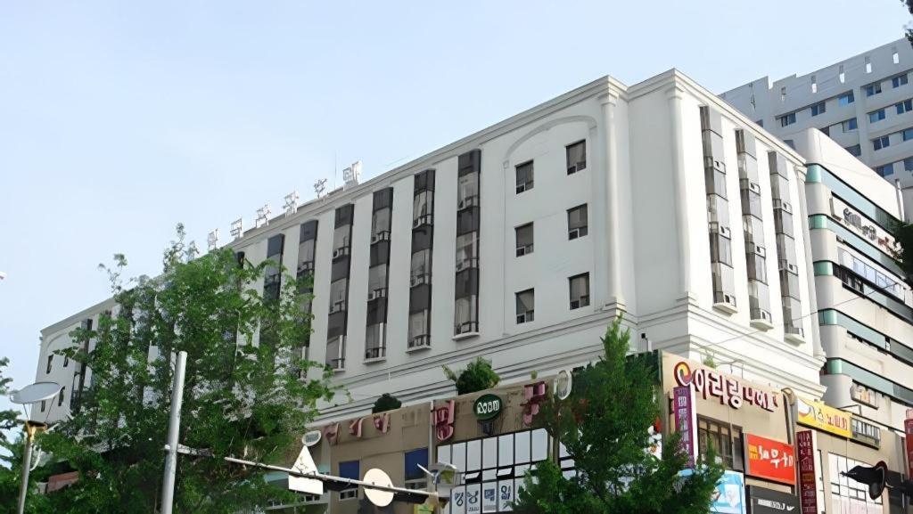 צ'אנגוון Hotel Olympic מראה חיצוני תמונה
