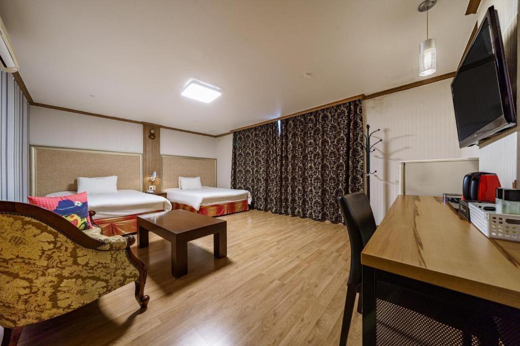 צ'אנגוון Hotel Olympic מראה חיצוני תמונה
