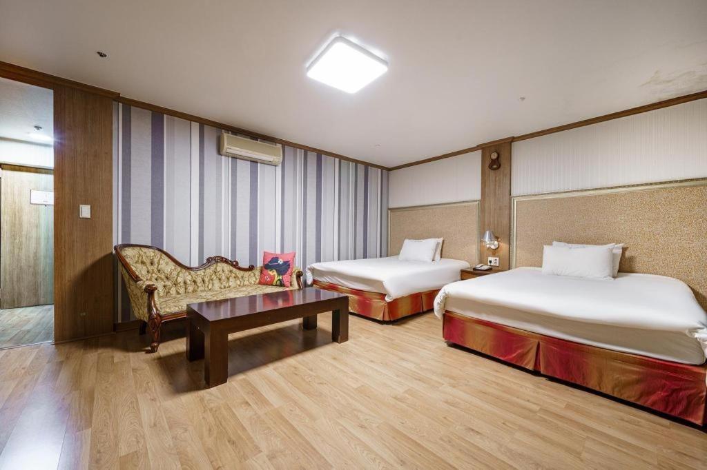 צ'אנגוון Hotel Olympic מראה חיצוני תמונה