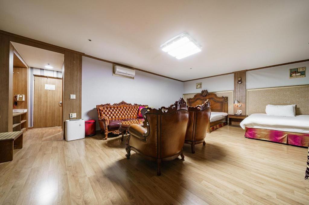 צ'אנגוון Hotel Olympic מראה חיצוני תמונה