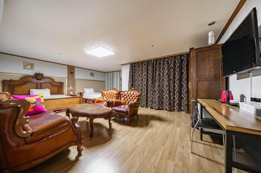 צ'אנגוון Hotel Olympic מראה חיצוני תמונה