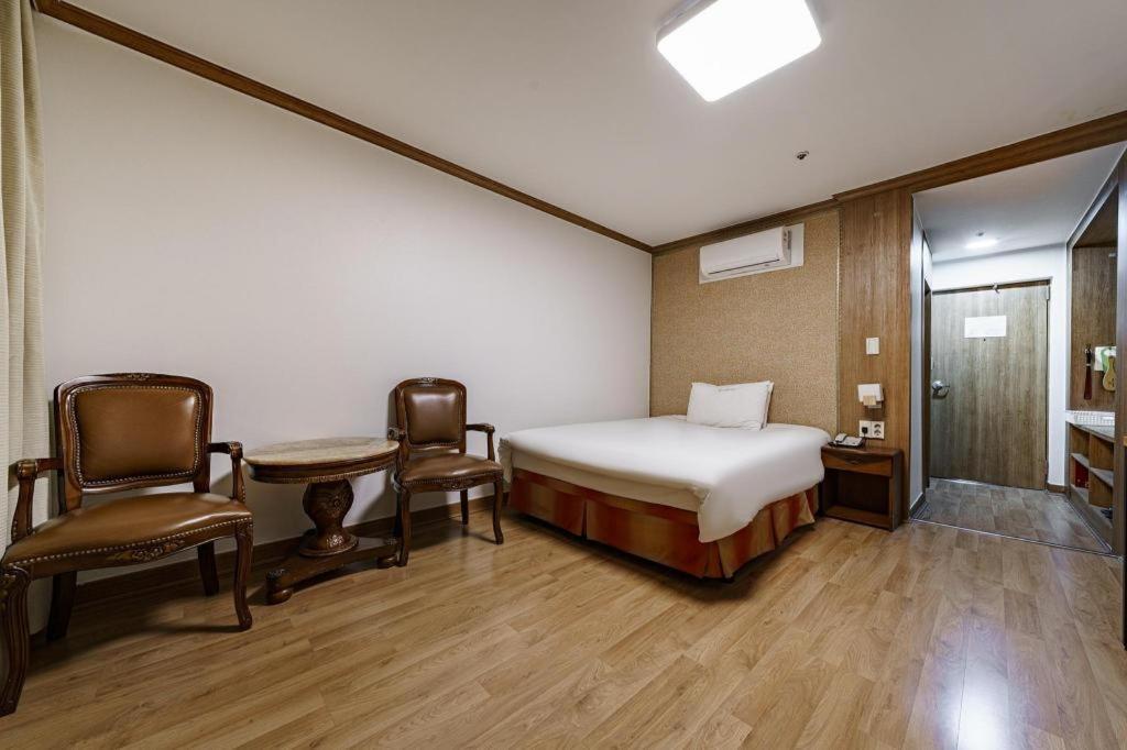 צ'אנגוון Hotel Olympic מראה חיצוני תמונה
