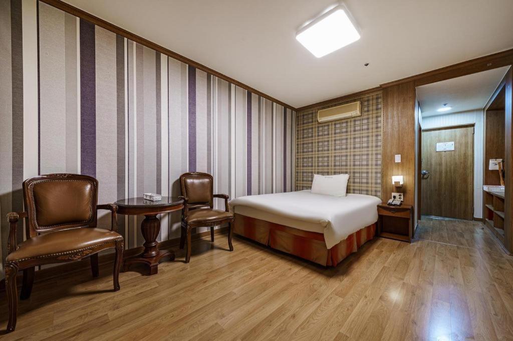 צ'אנגוון Hotel Olympic מראה חיצוני תמונה
