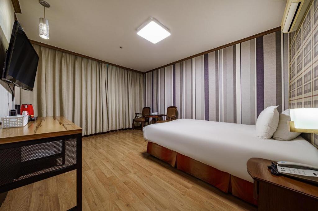 צ'אנגוון Hotel Olympic מראה חיצוני תמונה