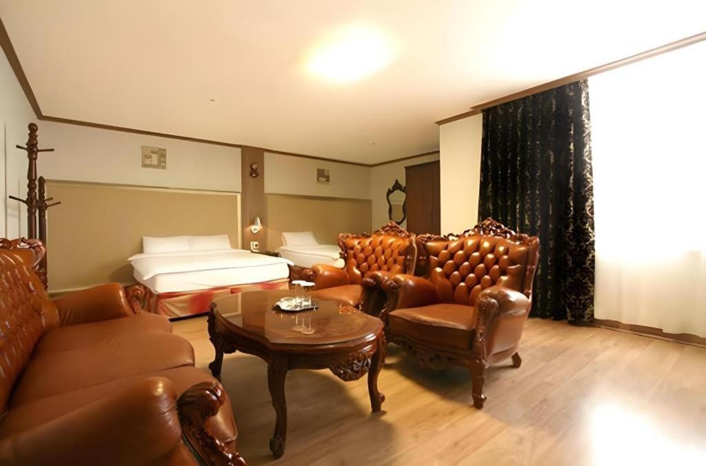 צ'אנגוון Hotel Olympic מראה חיצוני תמונה