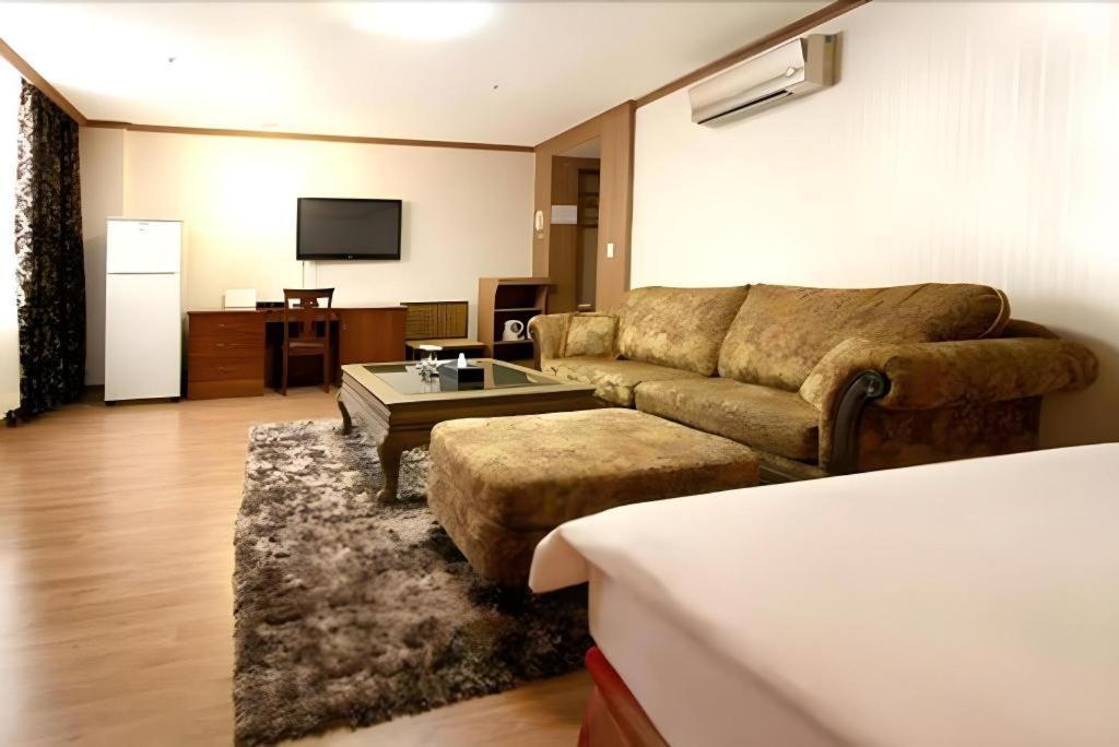 צ'אנגוון Hotel Olympic מראה חיצוני תמונה